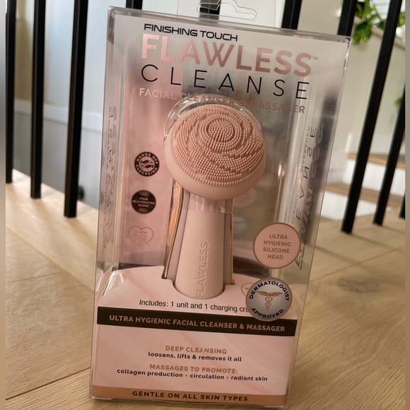 FLAWLESS Facial cleanser and massager - Picture 3 of 5
